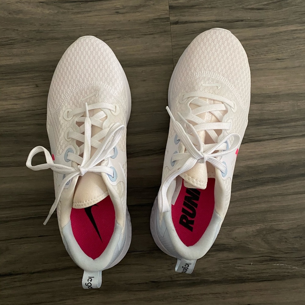 Nike womens shoes *perfect condition*